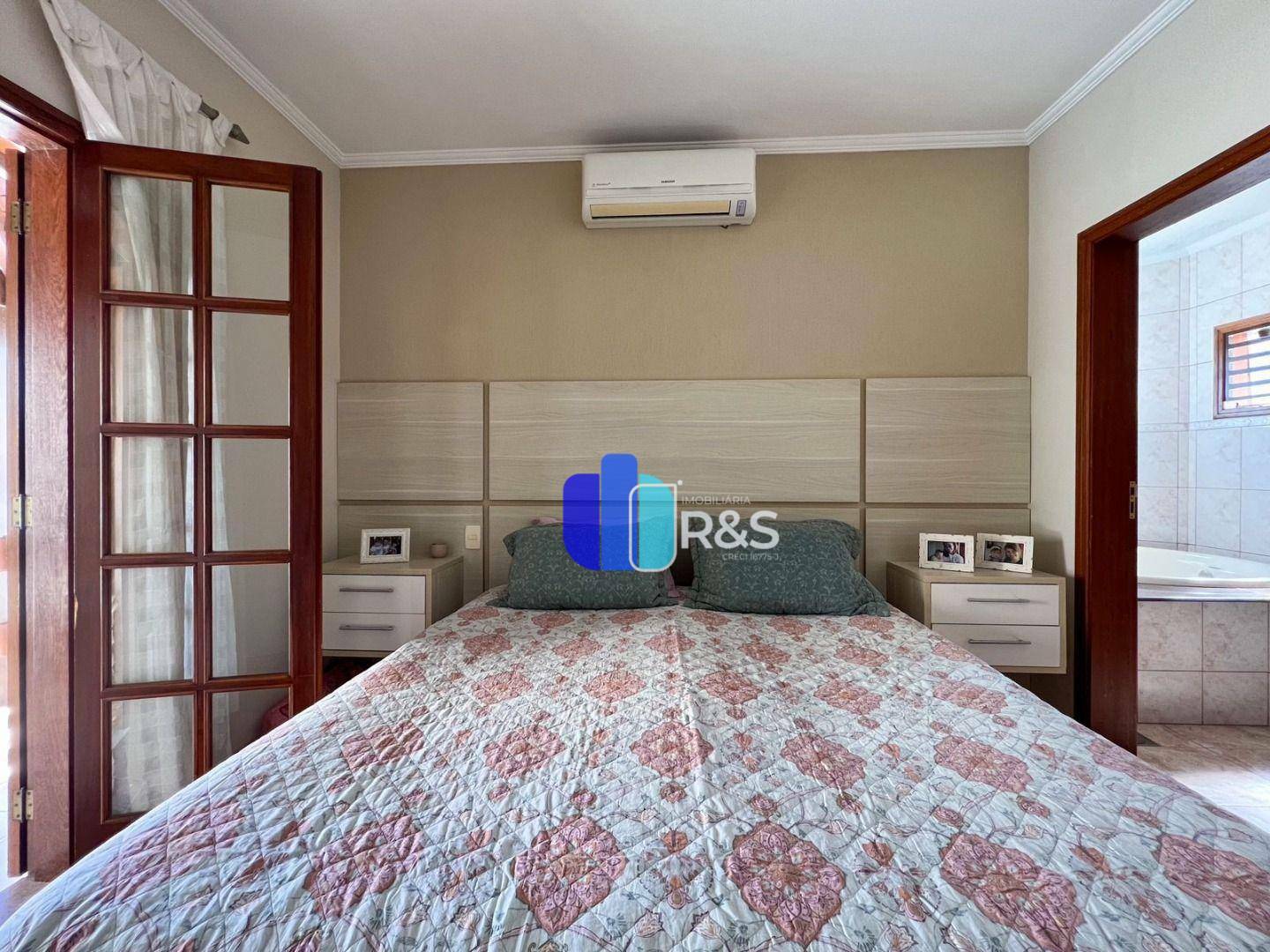 Casa de Condomínio à venda com 3 quartos, 311m² - Foto 2