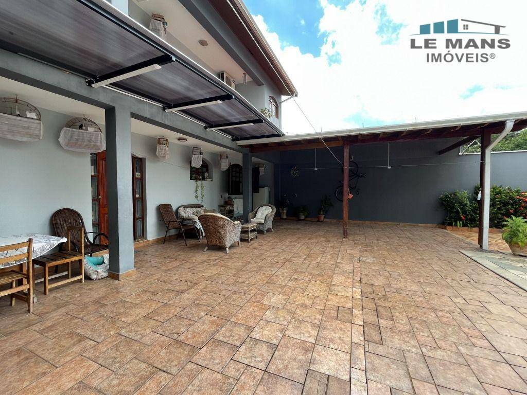 Casa à venda com 3 quartos, 210m² - Foto 9