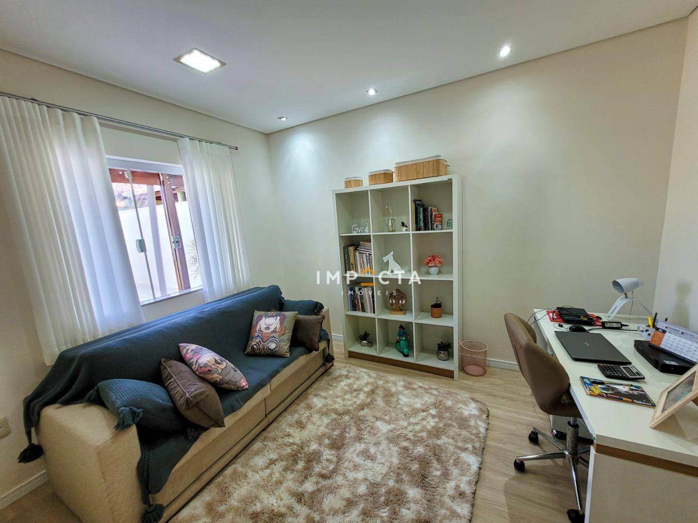 Casa à venda com 3 quartos, 240m² - Foto 3