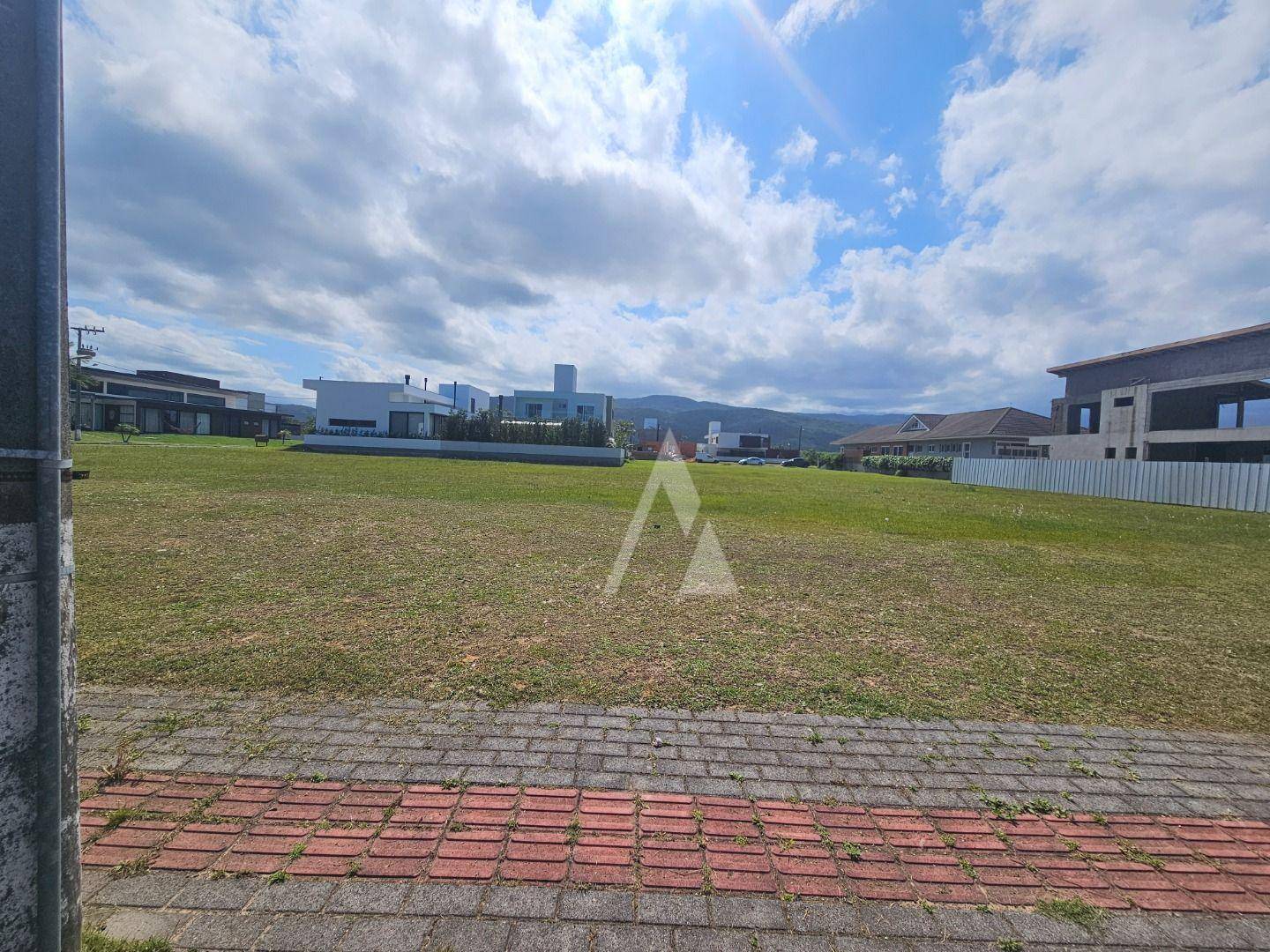 Loteamento e Condomínio, 600 m² - Foto 1