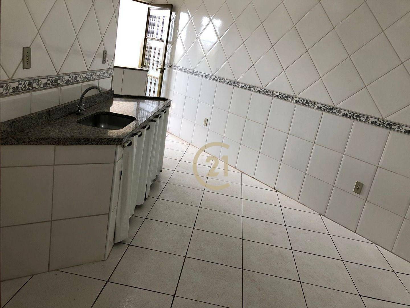 Casa para alugar com 2 quartos, 65m² - Foto 2