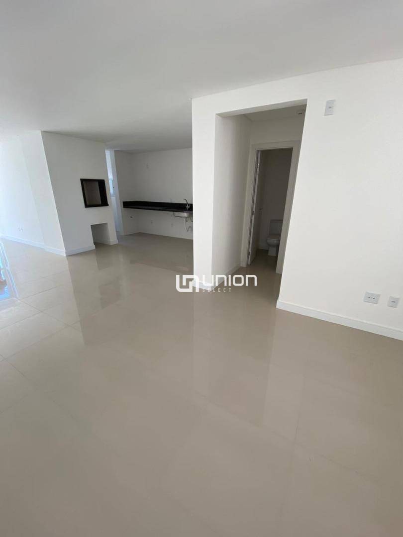 Apartamento à venda com 3 quartos, 140m² - Foto 4