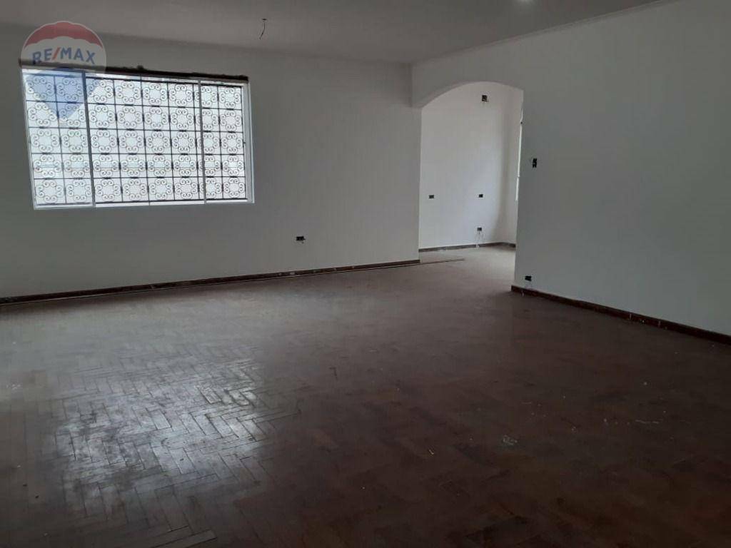 Casa para alugar com 4 quartos, 330m² - Foto 9