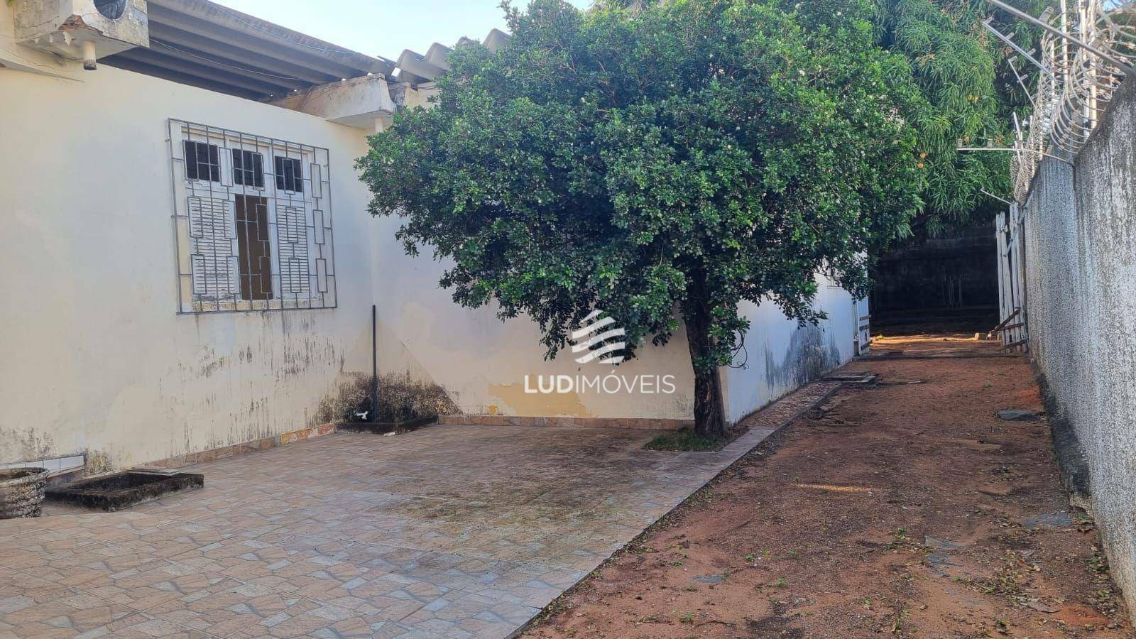 Casa à venda com 4 quartos, 244m² - Foto 32