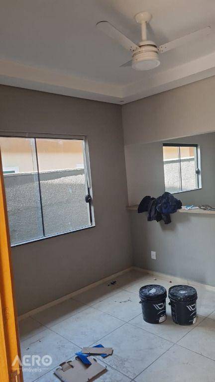 Casa à venda com 2 quartos, 150m² - Foto 3