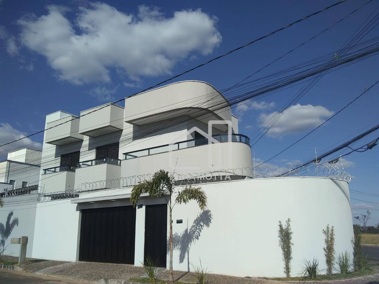 Sobrado à venda com 3 quartos, 112m² - Foto 1