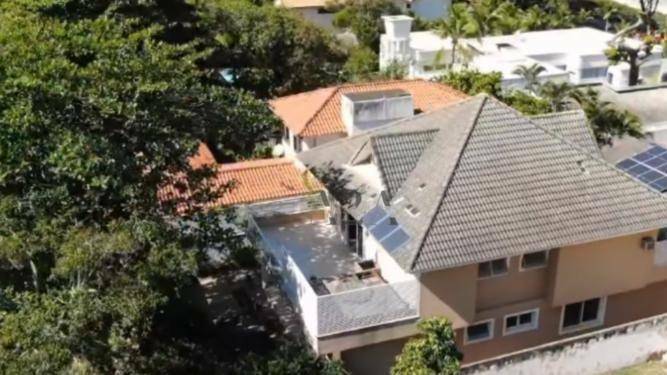 Casa à venda com 4 quartos, 357m² - Foto 1