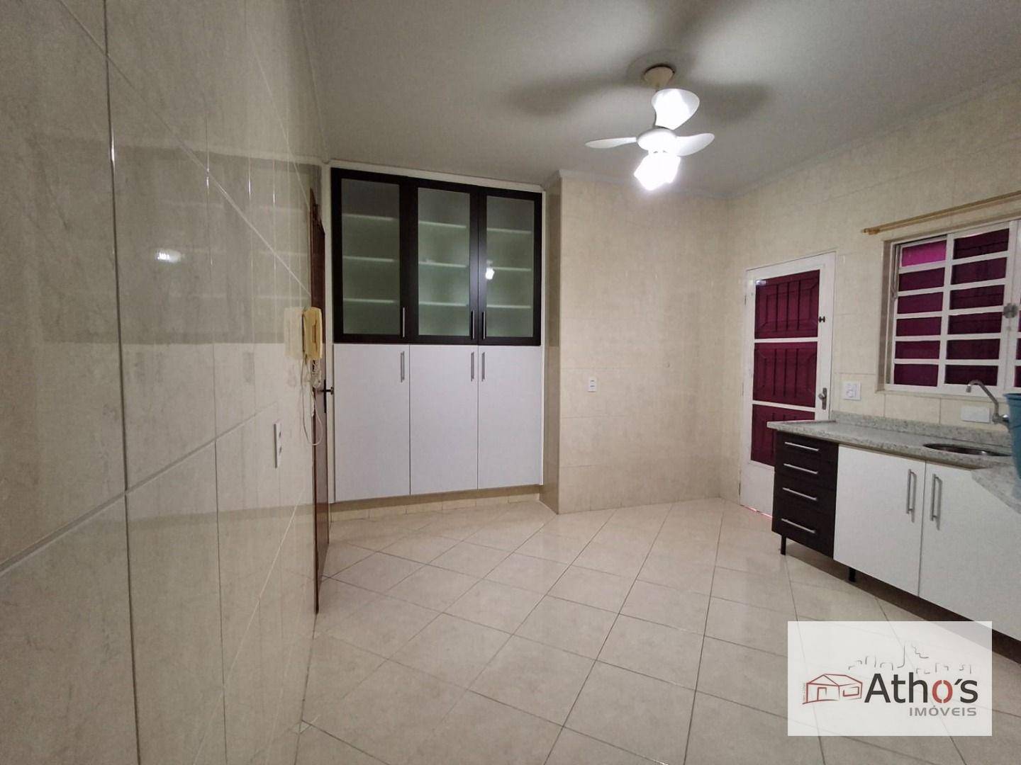 Casa para alugar com 4 quartos, 170m² - Foto 17