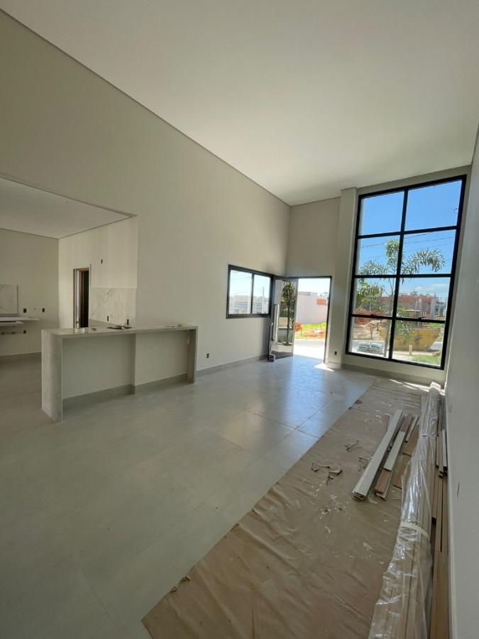 Casa à venda com 3 quartos, 200m² - Foto 1