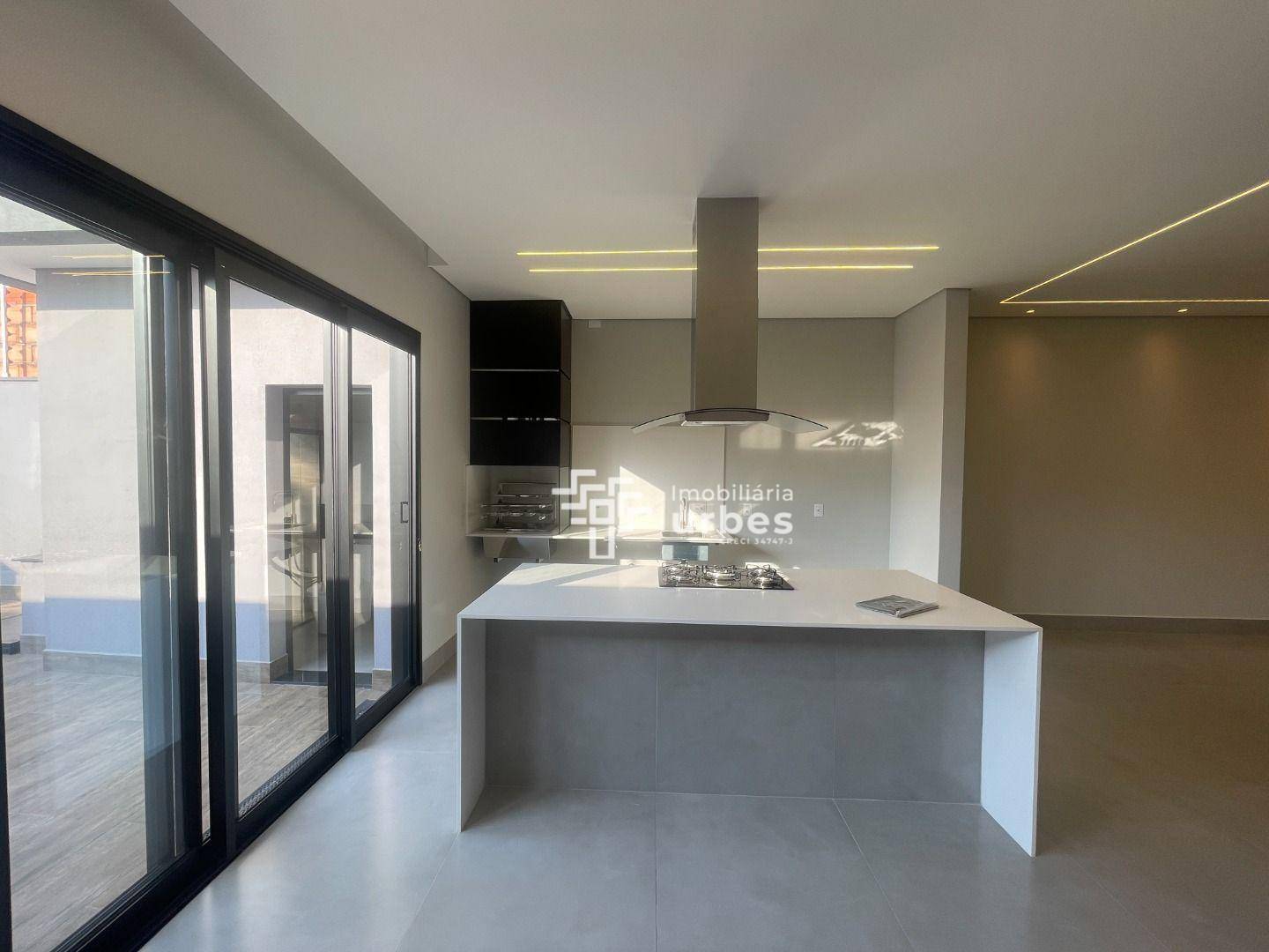 Casa à venda com 3 quartos, 220m² - Foto 7