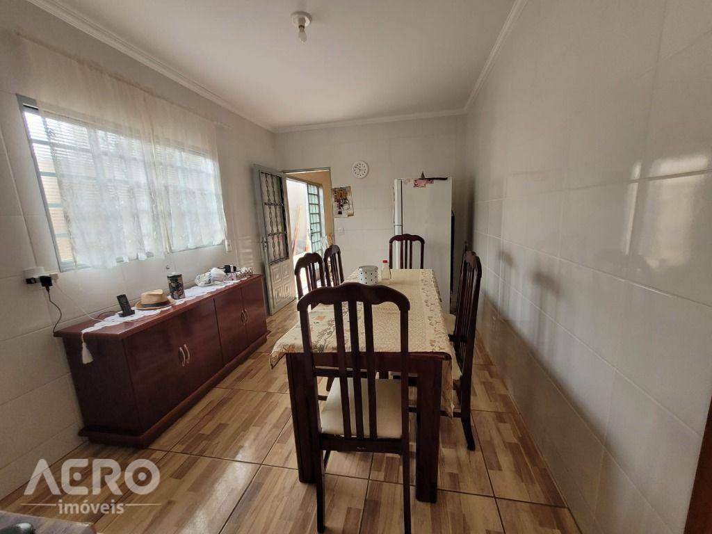 Casa à venda com 2 quartos, 69m² - Foto 1