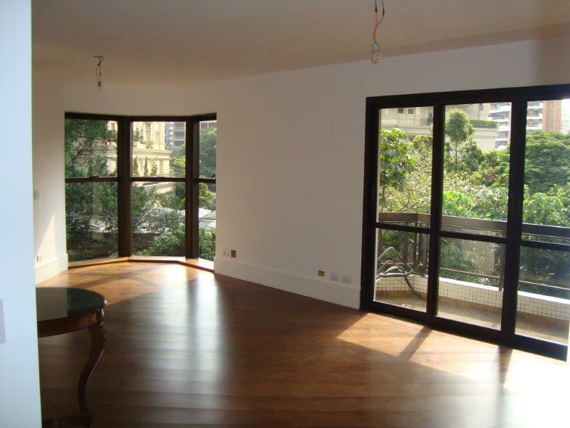 Apartamento à venda com 3 quartos, 210m² - Foto 1