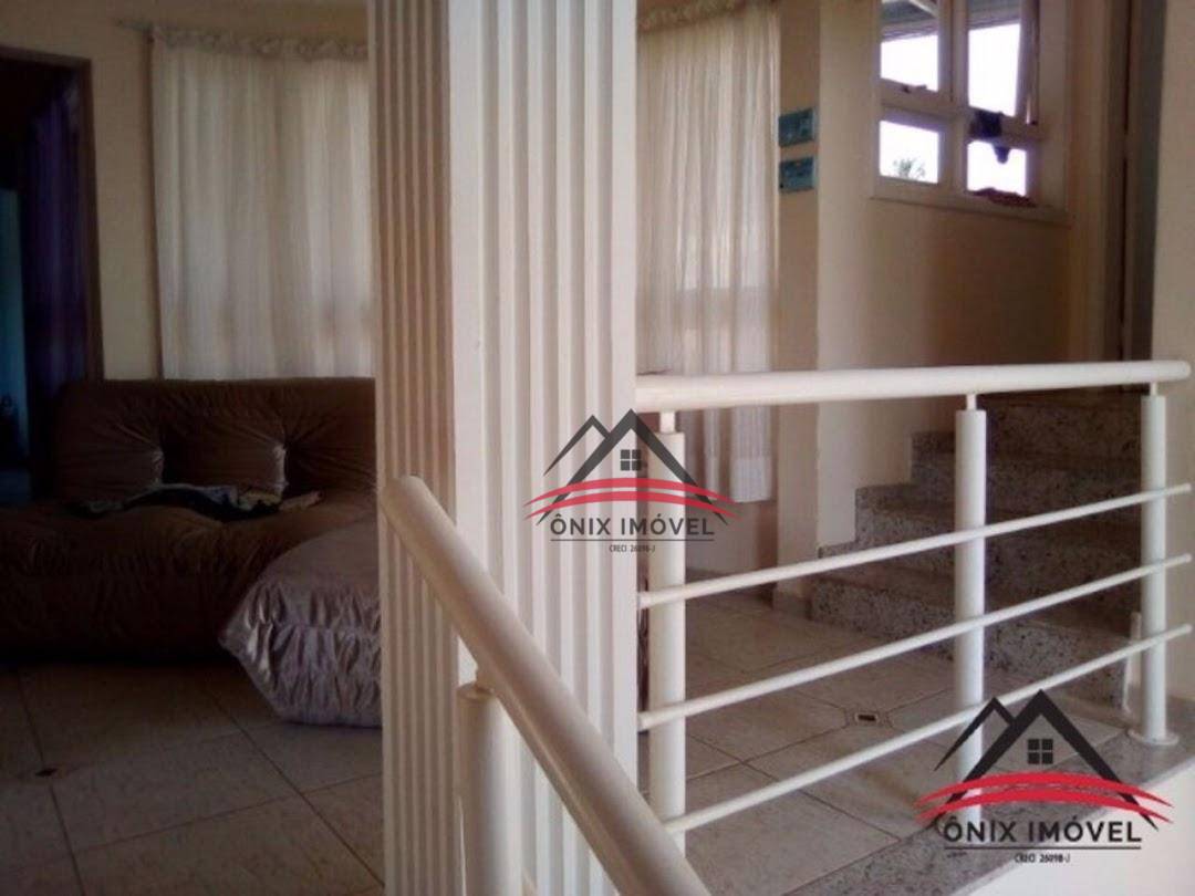 Casa de Condomínio à venda com 4 quartos, 251m² - Foto 1