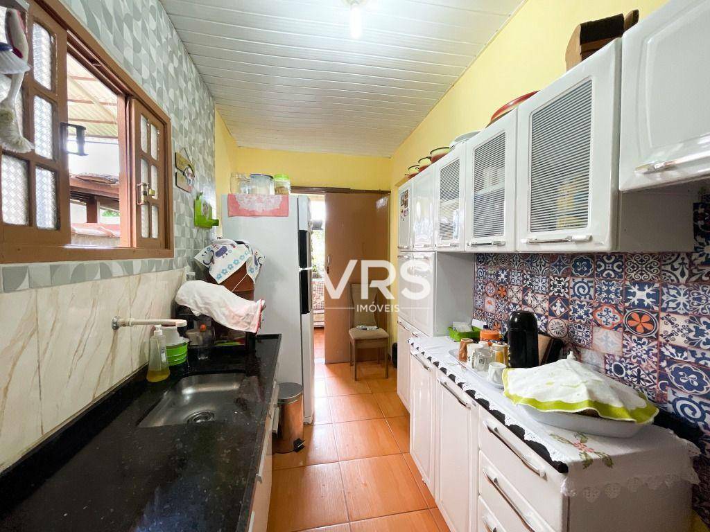 Casa à venda com 3 quartos, 60m² - Foto 4