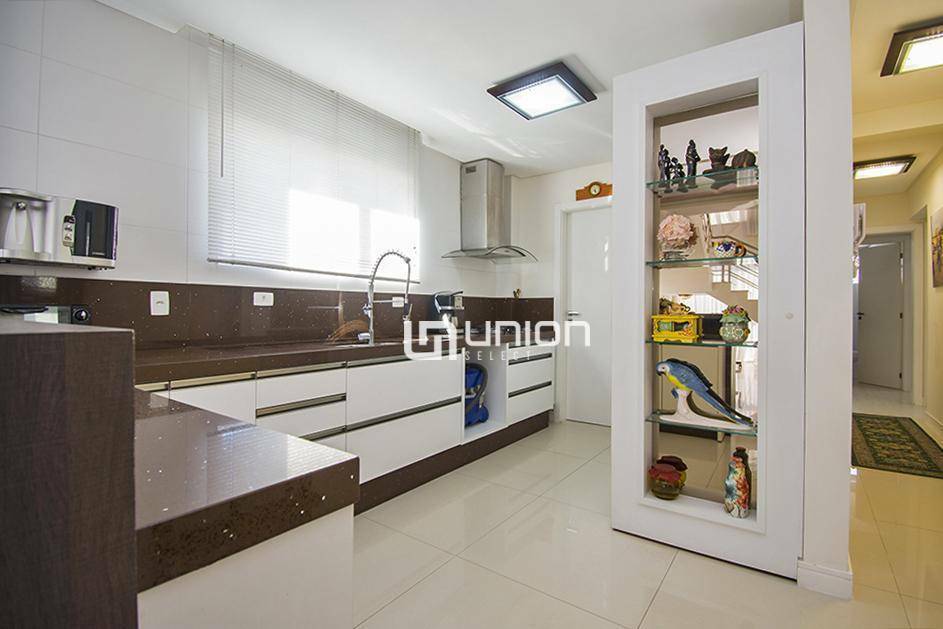 Apartamento à venda com 4 quartos, 200m² - Foto 7