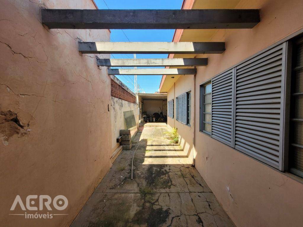 Casa à venda com 3 quartos, 208m² - Foto 16