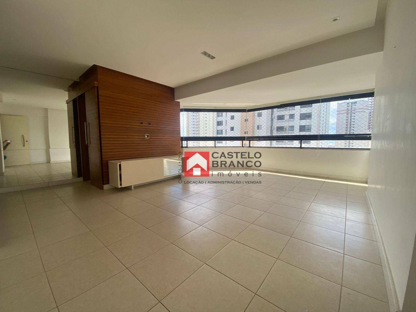 Apartamento à venda com 3 quartos, 130m² - Foto 1