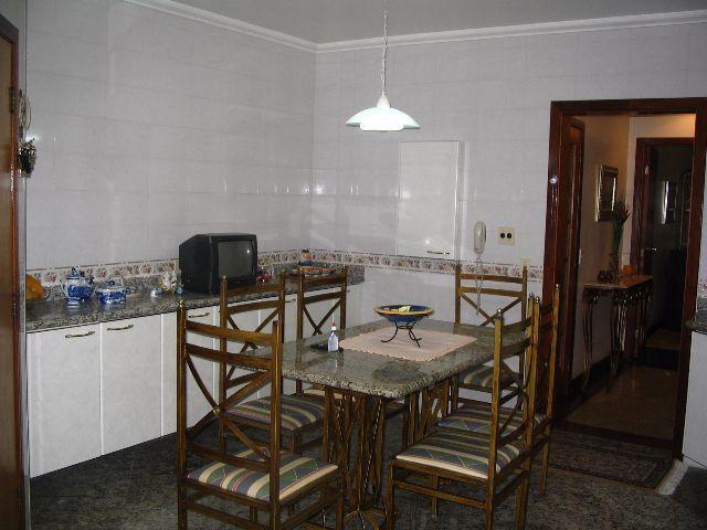 Apartamento à venda com 3 quartos, 150m² - Foto 2