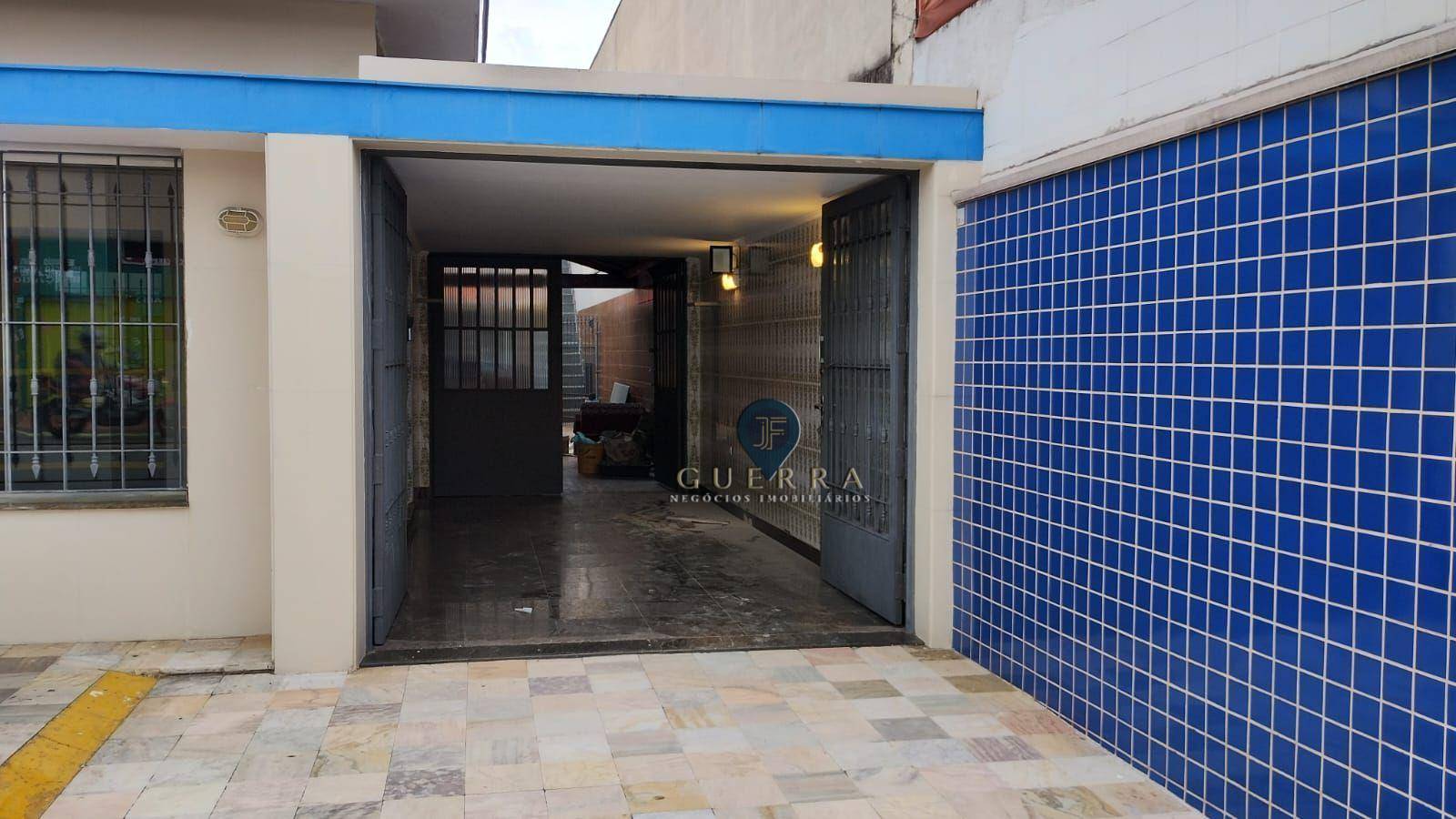 Casa para alugar com 8 quartos, 180m² - Foto 1