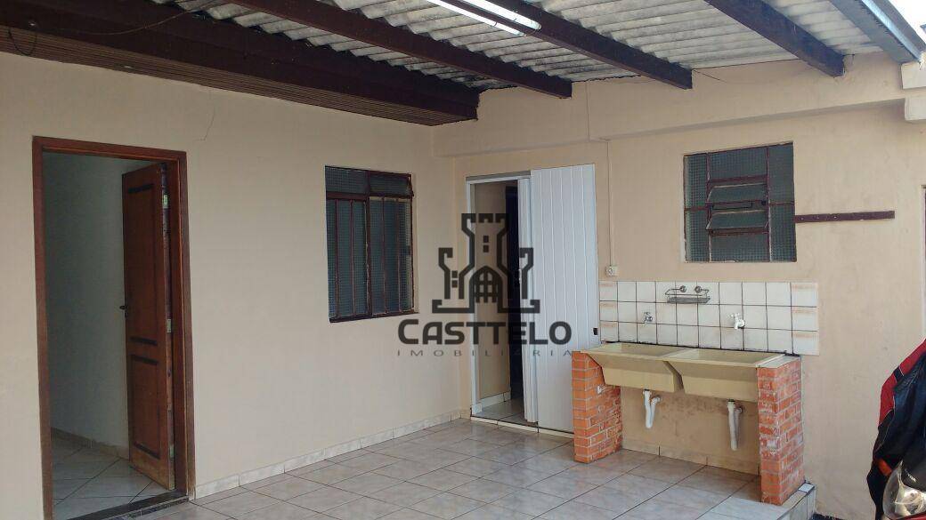 Casa à venda com 2 quartos, 70m² - Foto 4