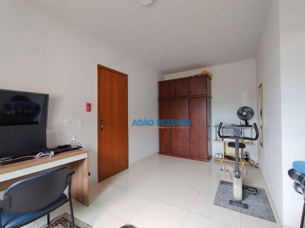 Casa à venda com 5 quartos, 182m² - Foto 16