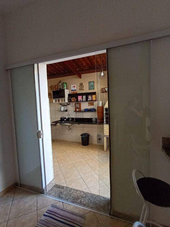 Sobrado, 4 quartos, 232 m² - Foto 2