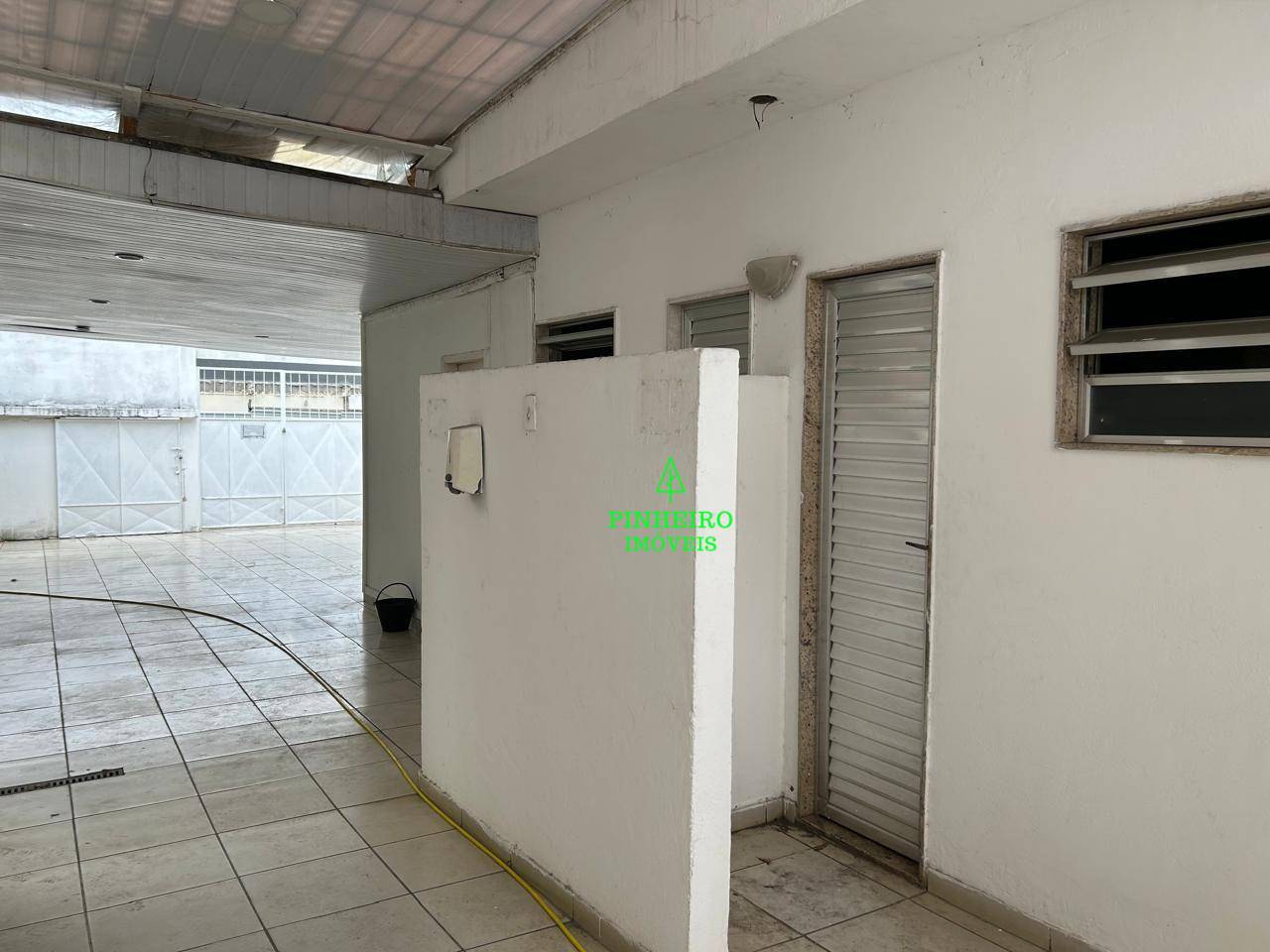 Casa à venda e aluguel com 2 quartos, 250m² - Foto 13