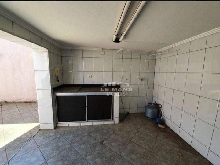 Casa à venda com 2 quartos, 140m² - Foto 2