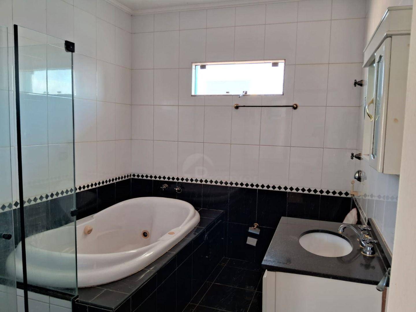 Casa para alugar com 4 quartos, 297m² - Foto 31