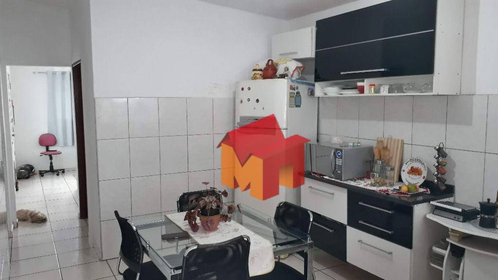 Casa à venda com 4 quartos, 154m² - Foto 1