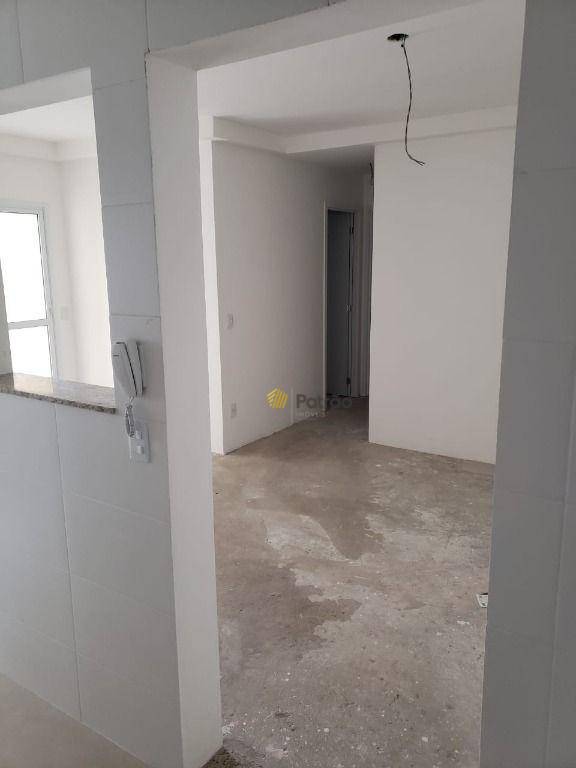 Apartamento à venda com 2 quartos, 60m² - Foto 7