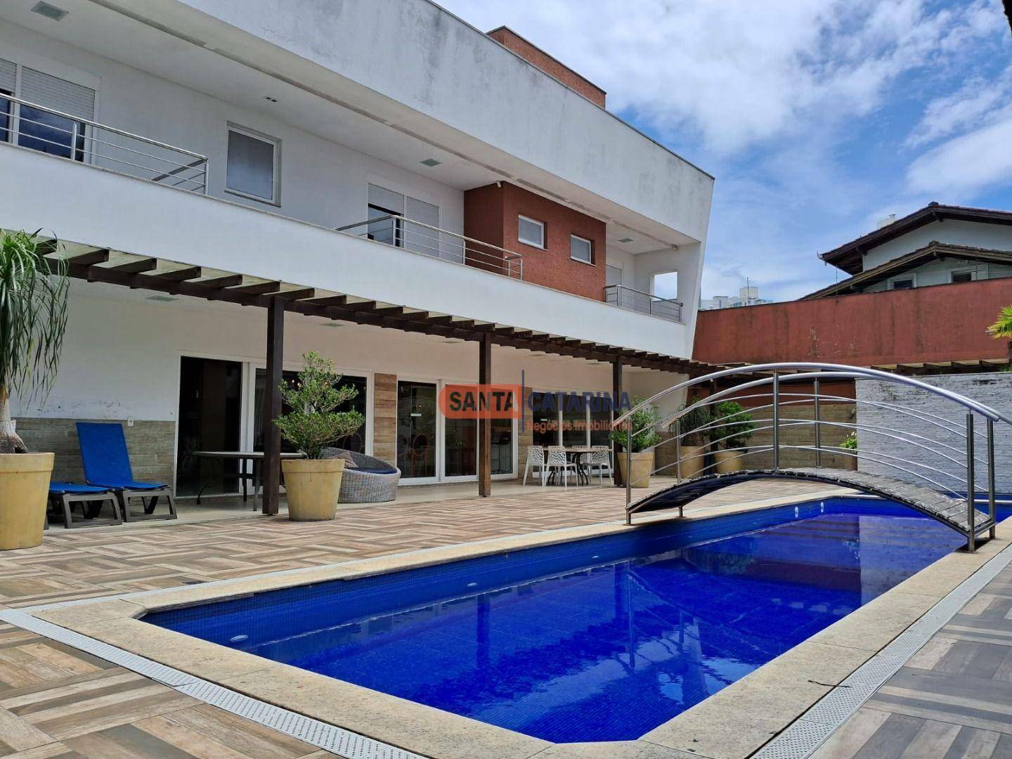 Casa à venda com 5 quartos, 600m² - Foto 27