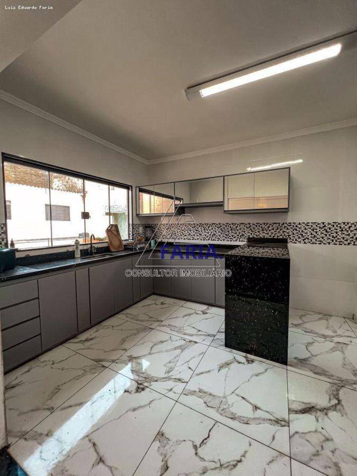 Casa à venda com 5 quartos, 240m² - Foto 5