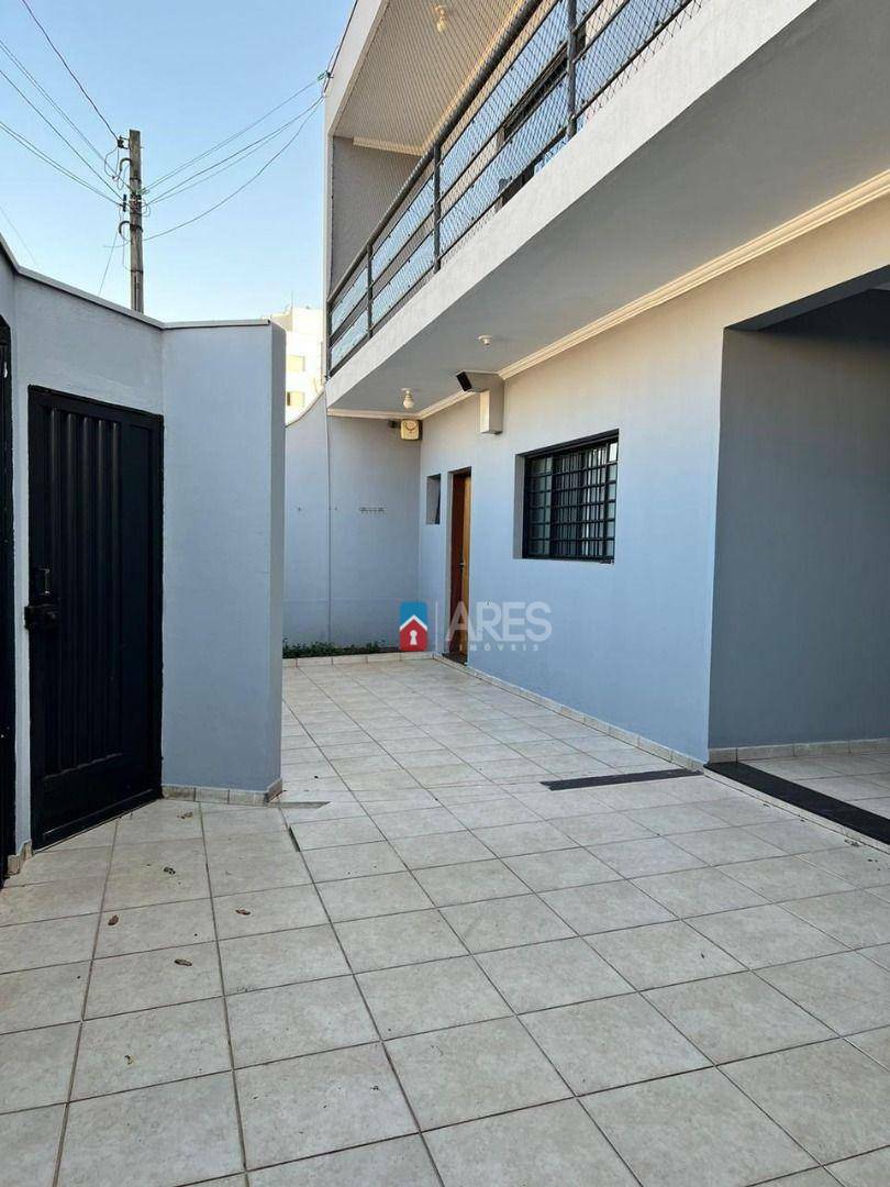 Casa para alugar com 3 quartos, 460m² - Foto 2