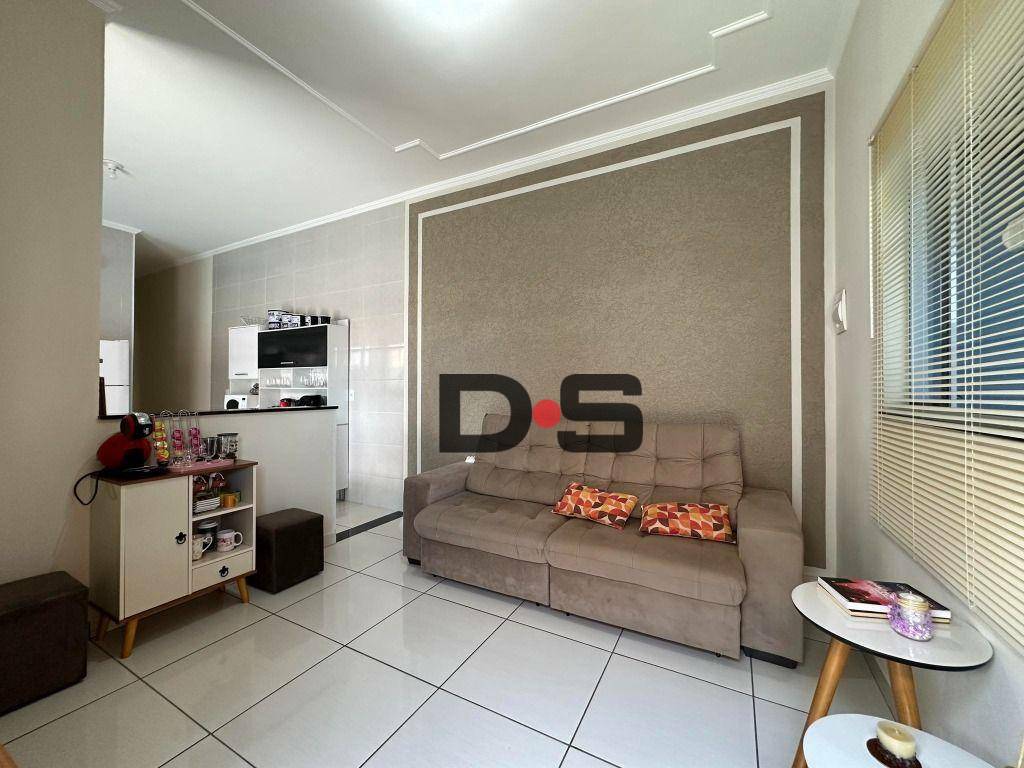 Casa à venda com 2 quartos, 80m² - Foto 3