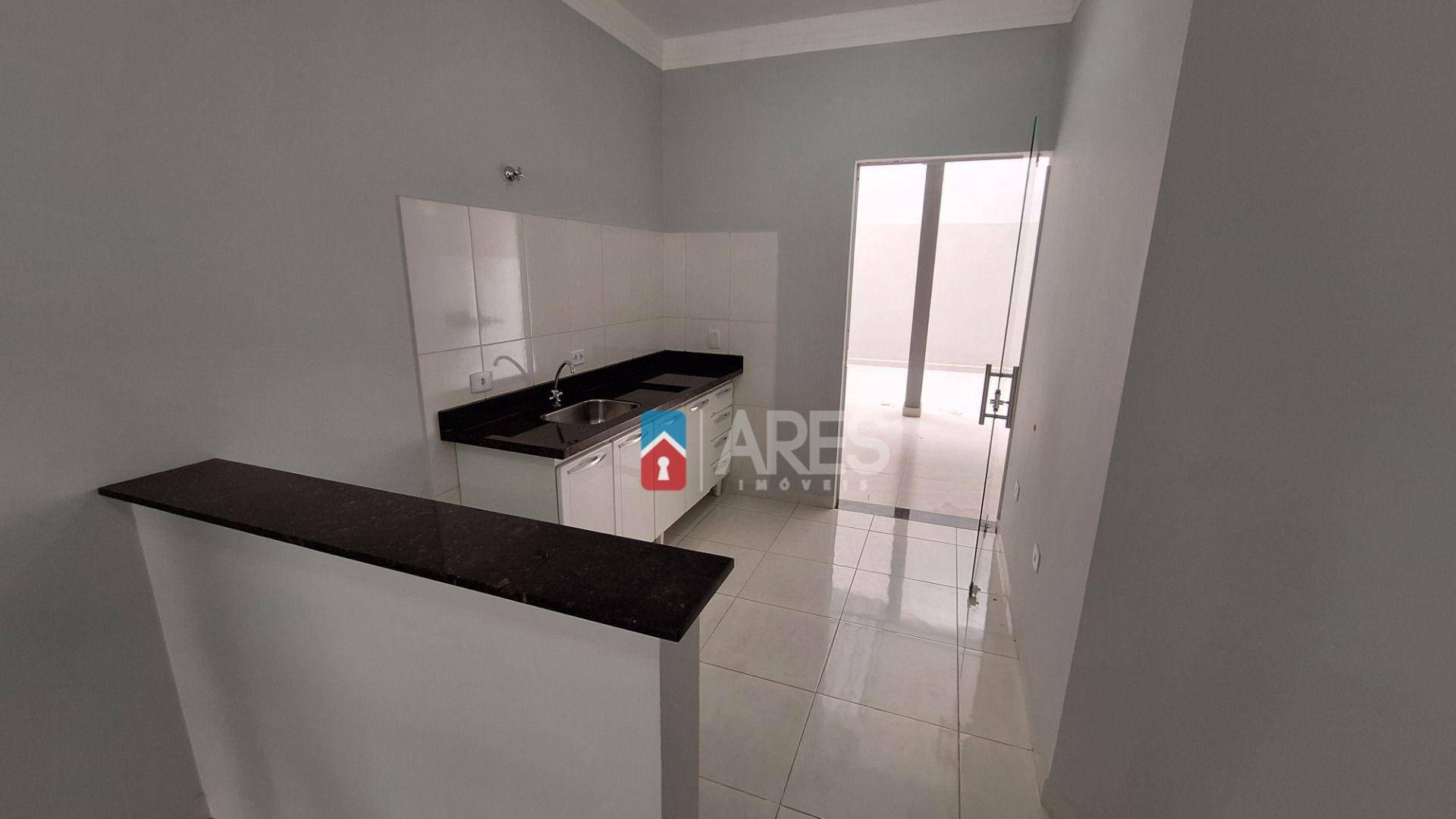 Casa à venda com 3 quartos, 98m² - Foto 4