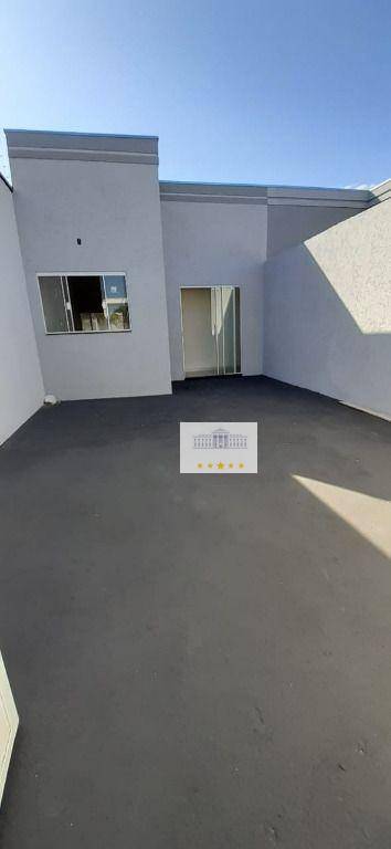 Casa à venda com 2 quartos, 69m² - Foto 1