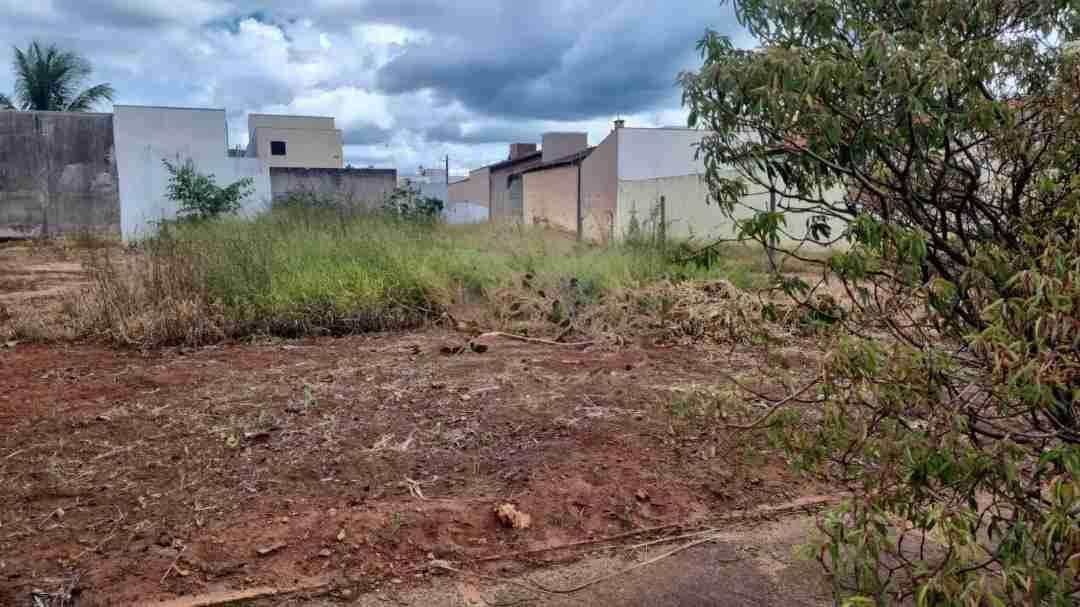 Terreno à venda, 300m² - Foto 1