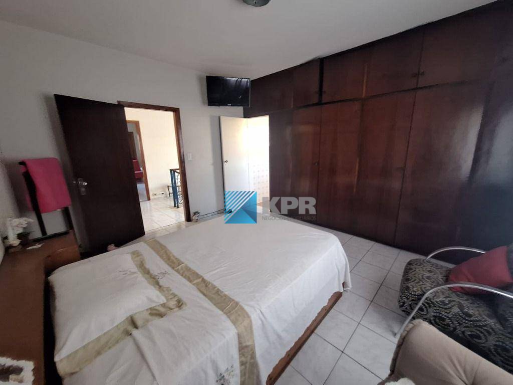 Casa à venda e aluguel com 4 quartos, 366m² - Foto 12