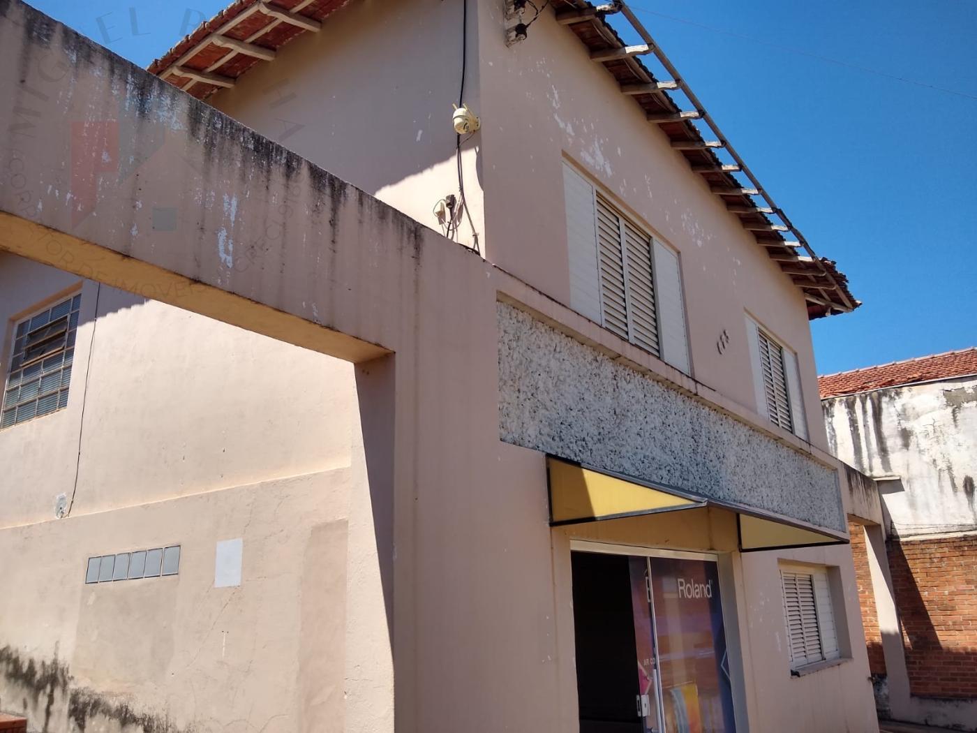 Casa à venda com 3 quartos, 600m² - Foto 1