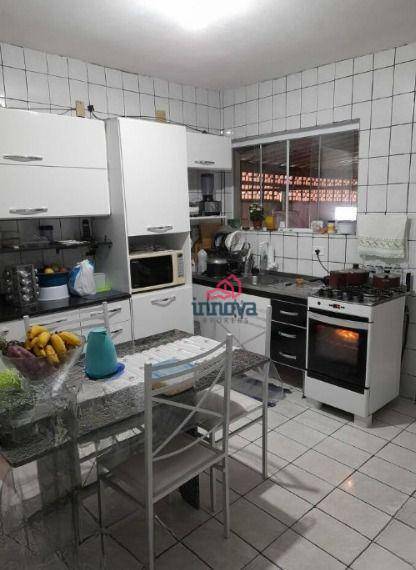 Casa à venda com 3 quartos, 90m² - Foto 2