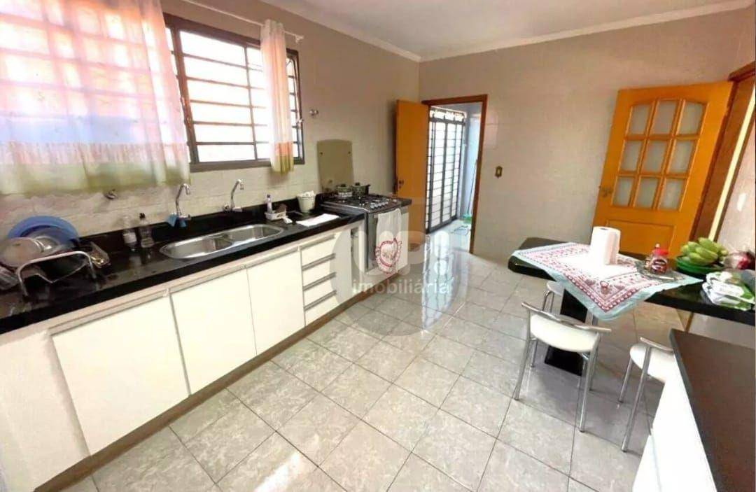 Casa à venda com 3 quartos, 196m² - Foto 3