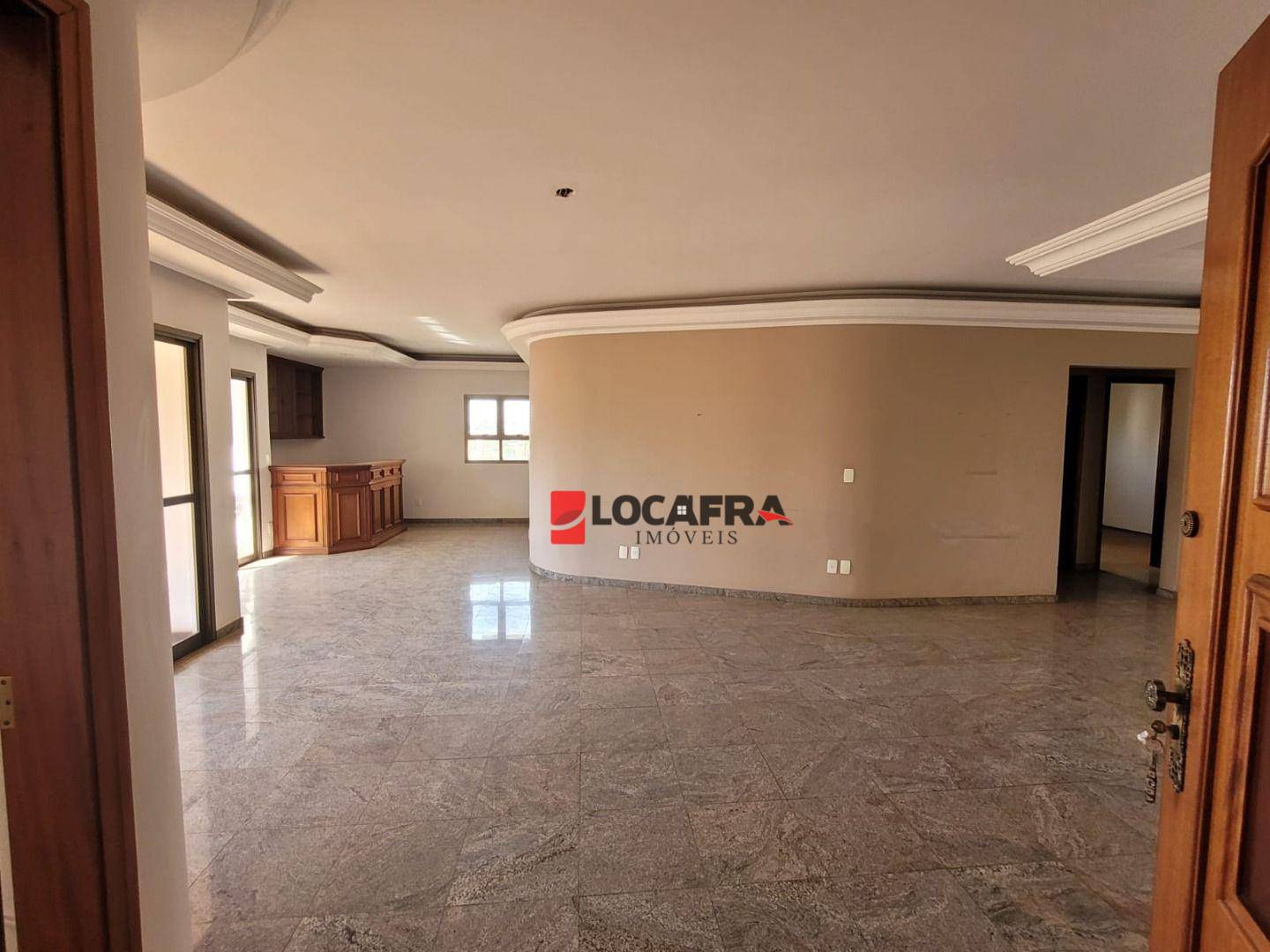 Apartamento à venda com 3 quartos, 304m² - Foto 1