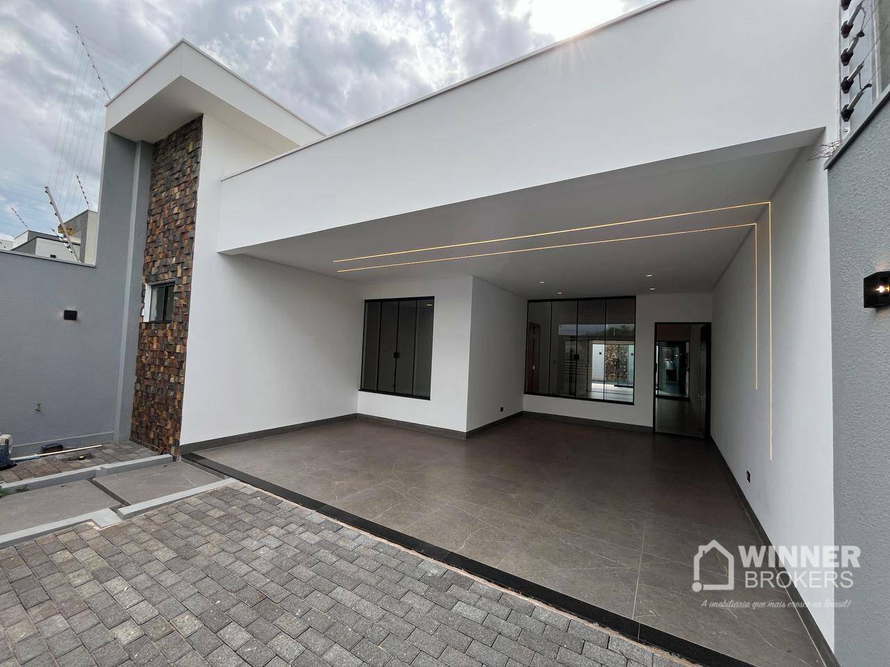 Casa à venda com 3 quartos, 154m² - Foto 1