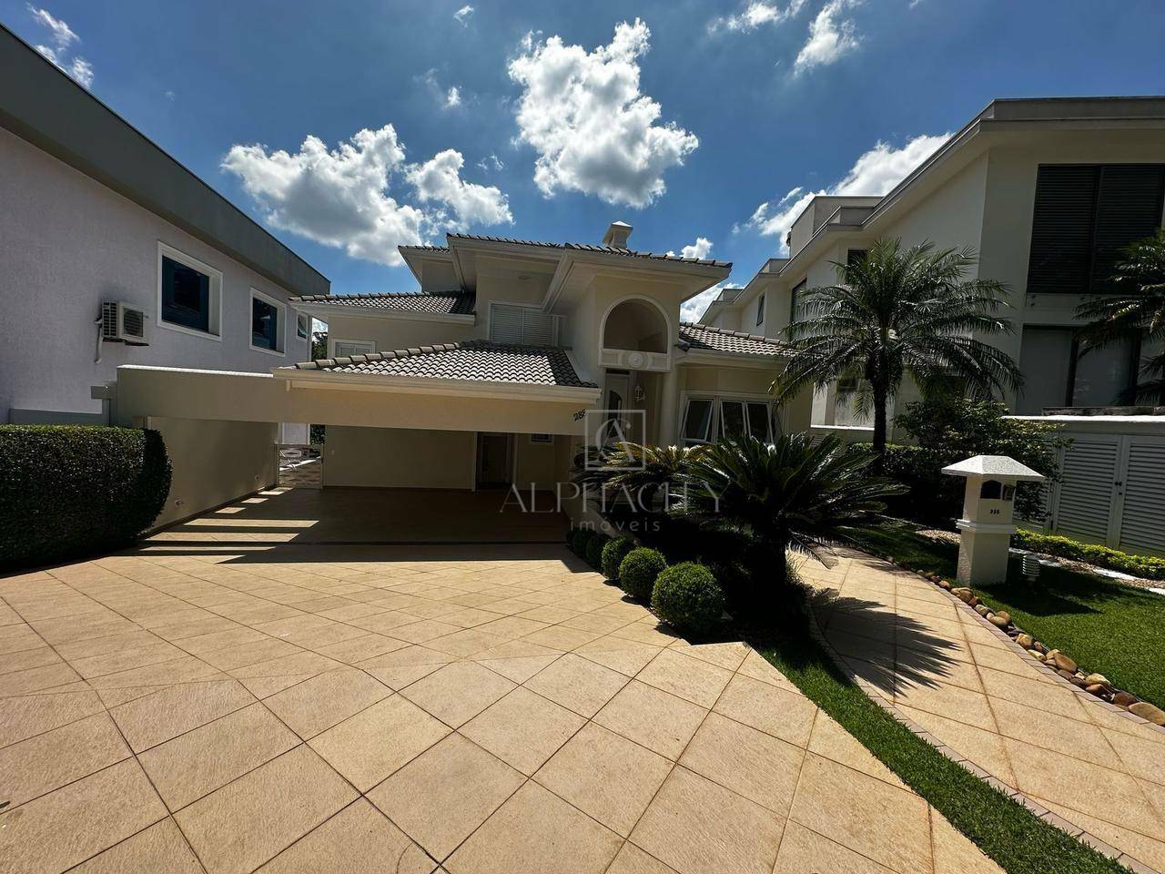 Casa de Condomínio à venda e aluguel com 4 quartos, 565m² - Foto 1