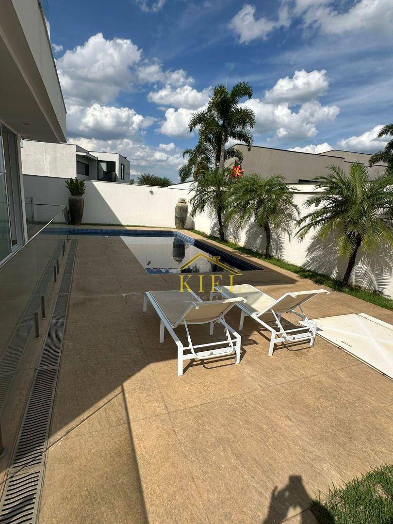 Casa de Condomínio para alugar com 5 quartos, 460m² - Foto 19