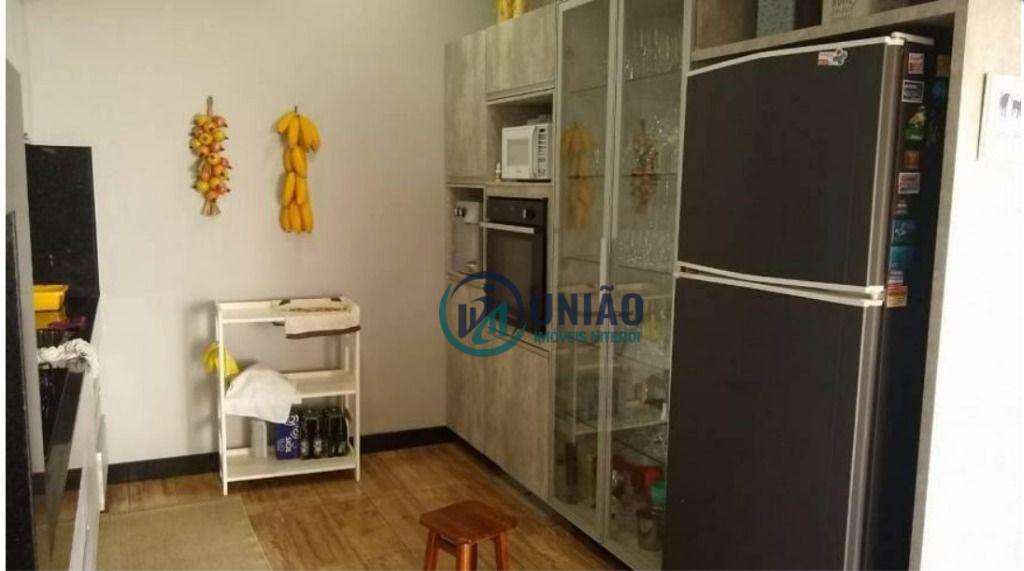 Casa de Condomínio à venda com 6 quartos, 330m² - Foto 35