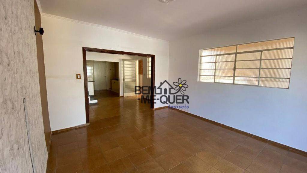 Sobrado à venda com 4 quartos, 230m² - Foto 1