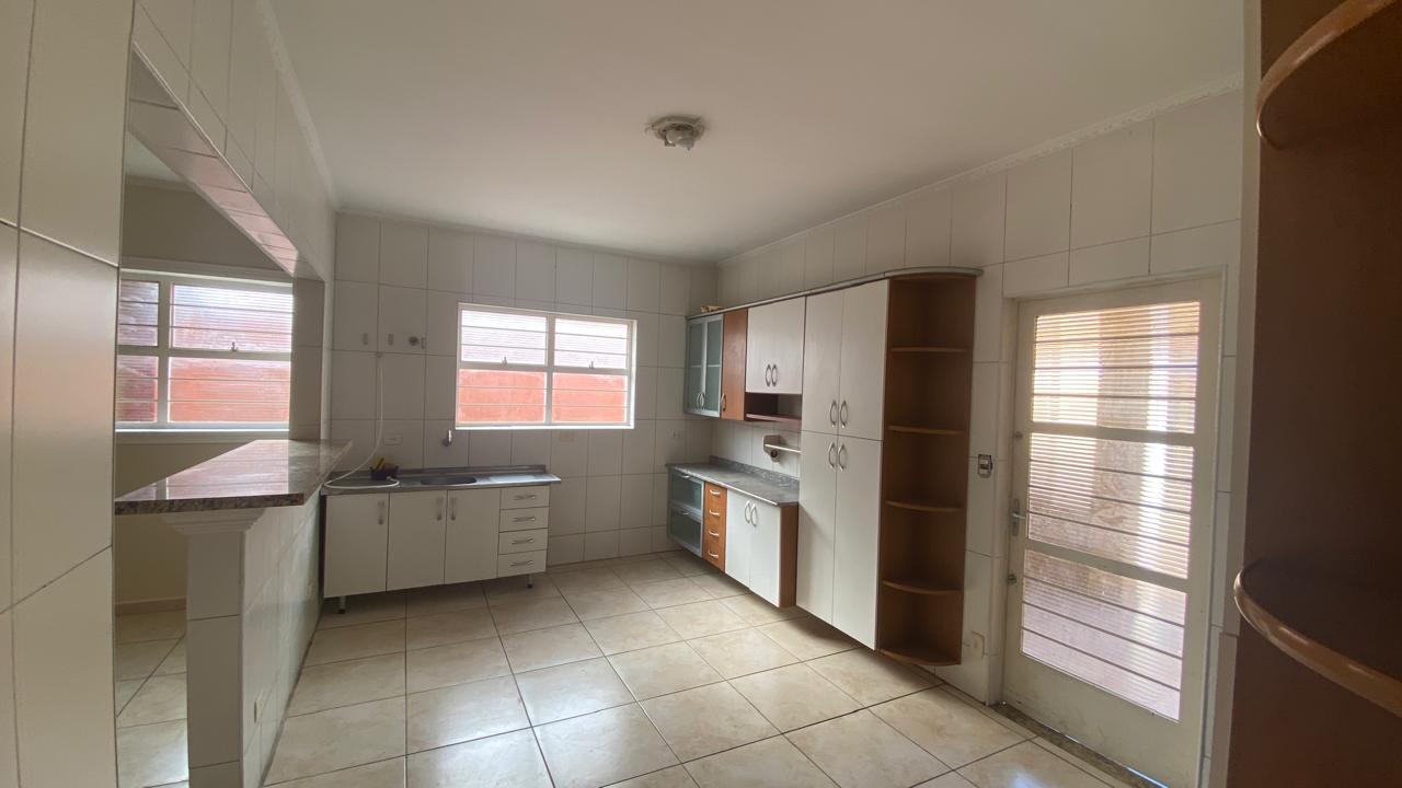 Casa para alugar com 4 quartos, 254m² - Foto 26