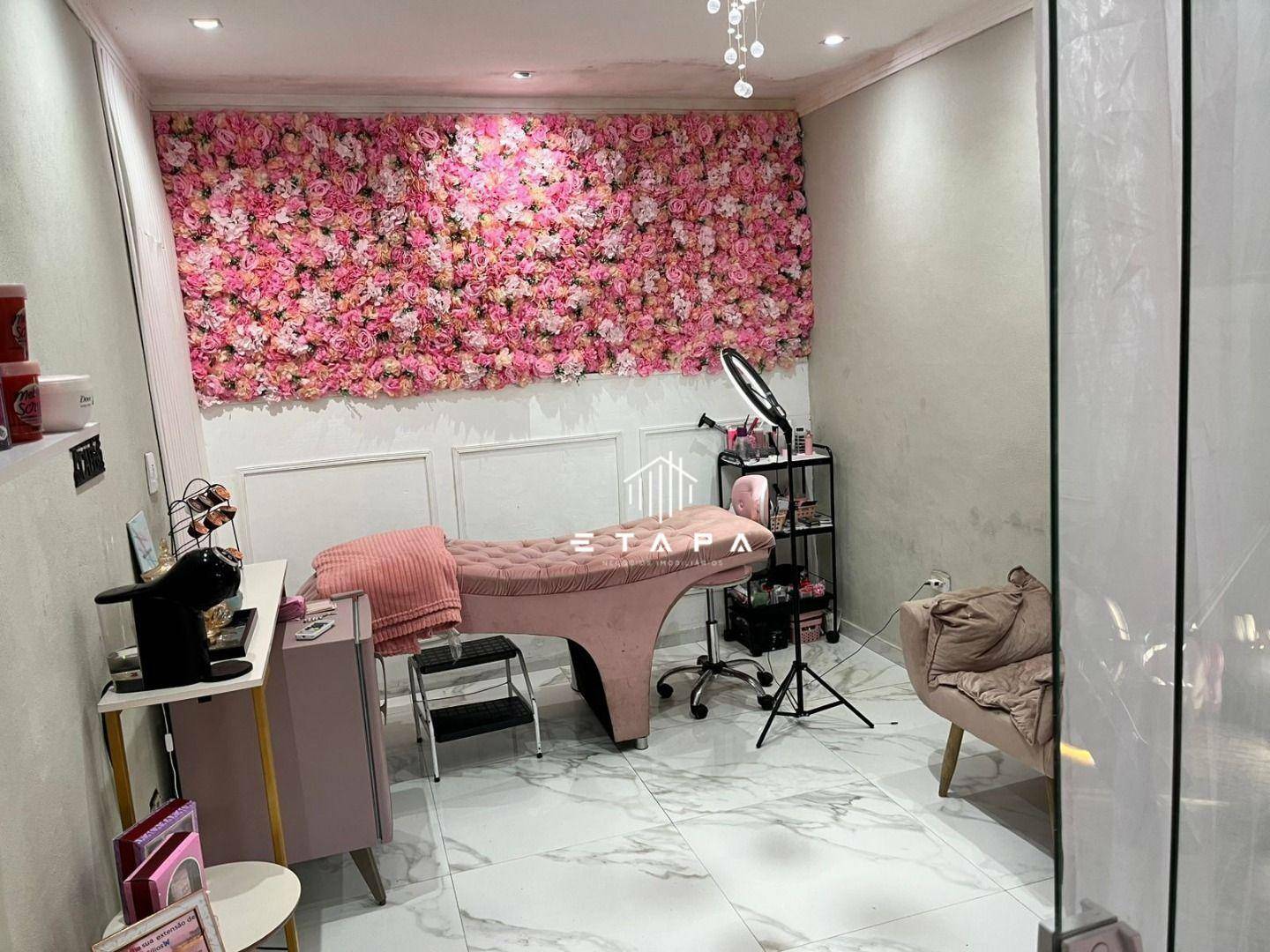 Casa à venda com 4 quartos, 280m² - Foto 1